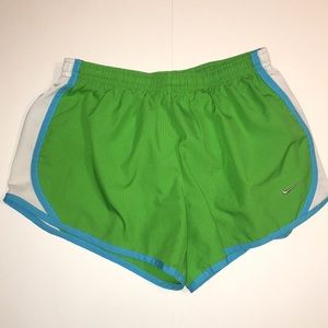LAST CHANCE Girls Nike dri-fit tempo shorts